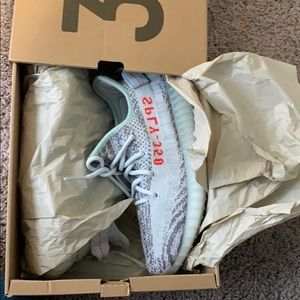 Yeezy Boost 350 Blue Tint Size 6